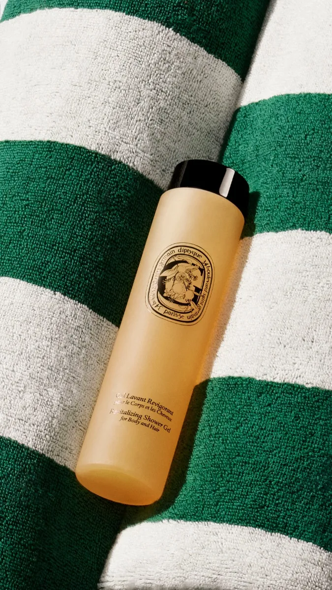 Revitalizing Shower Gel - For body and hair - Image 3